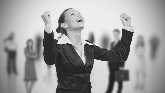 trovato lavoro - donna felice